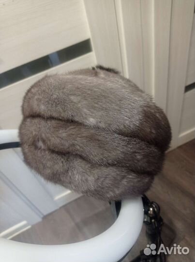 Женские меховые шапки