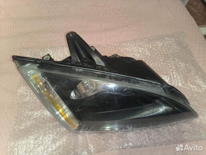 Фара передняя правая Ford Focus 2