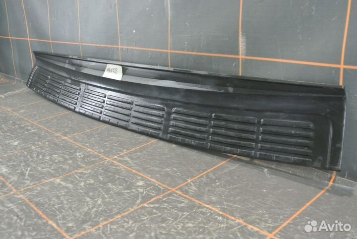 Накладка бампера заднего-Toyota Land Cruiser 200