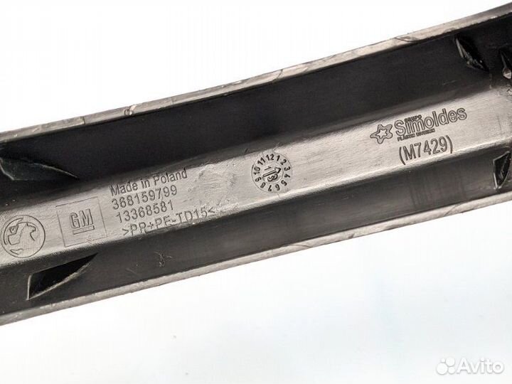 Накладка петли крышки багажника Opel Astra J седан