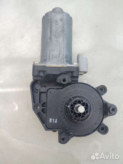 Моторчик стеклоподъемника Peugeot partner m59