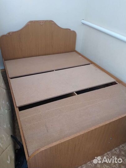 Кровать двухспальная бу без матраса 140*195