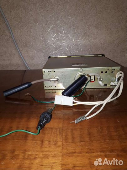 Автомобильный радиоприемник 