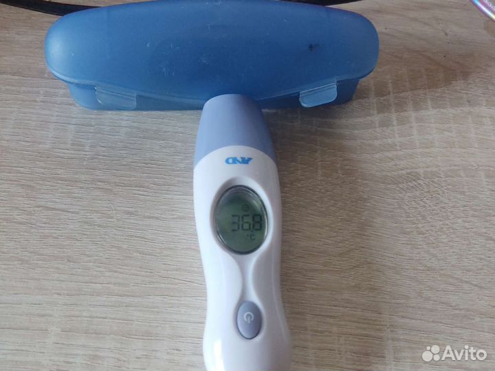 Бесконтактный инфракрасный термометр