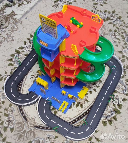 Парковка 5 - уровневая дорогой и 3 авто