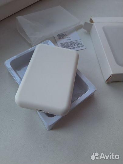 Внешний аккумулятор с беспроводной зарядкой