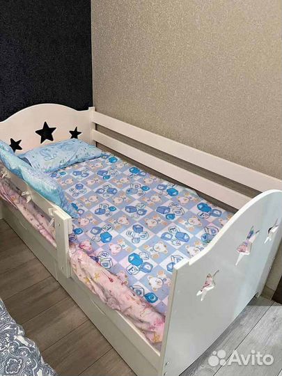 Кроватка детская сингл с бортиком из натурального