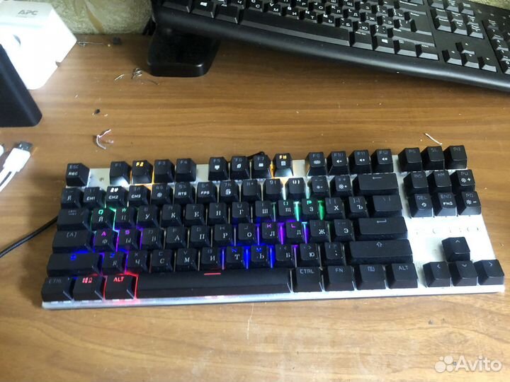 Клавиатура на красных свичах