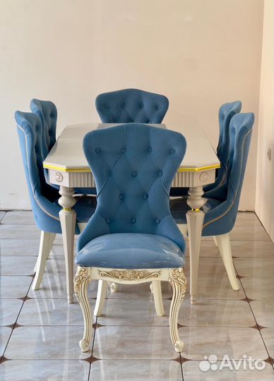 Стол и стулья