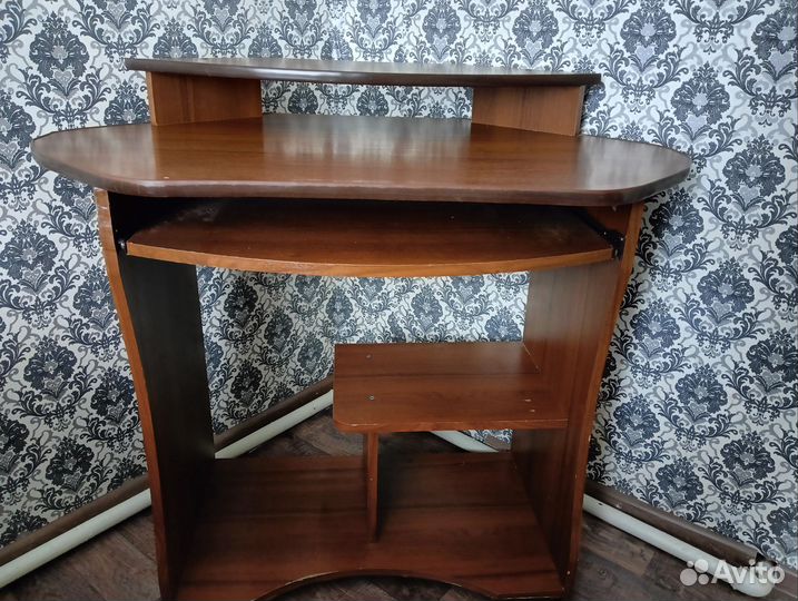 Продам компьютерный стол