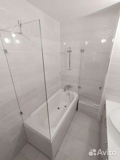 Стеклянная перегородка