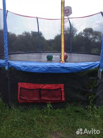Батут с защитной сеткой