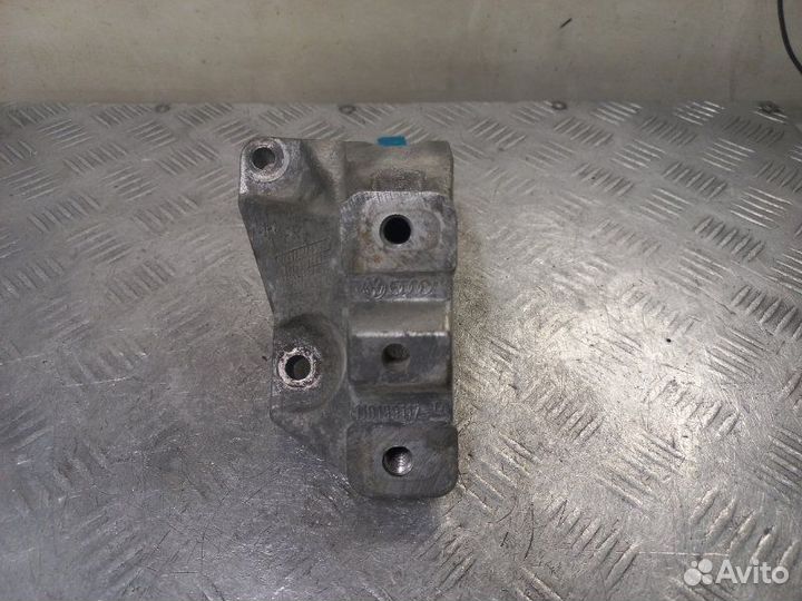 Кронштейн кпп Volkswagen Golf 4 1.4-1.6 BCA