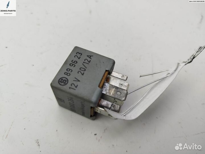 Реле вентилятора 90060264 на Opel Vectra B