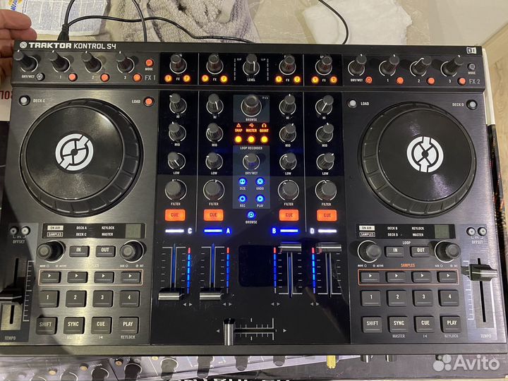 Контроллер Traktor Kontrol S4 NI