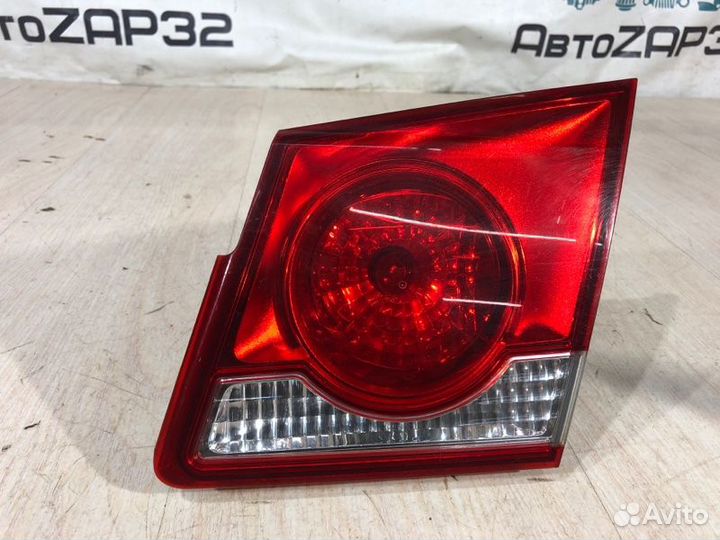 Фонарь крышки багажника правый Chevrolet Cruze