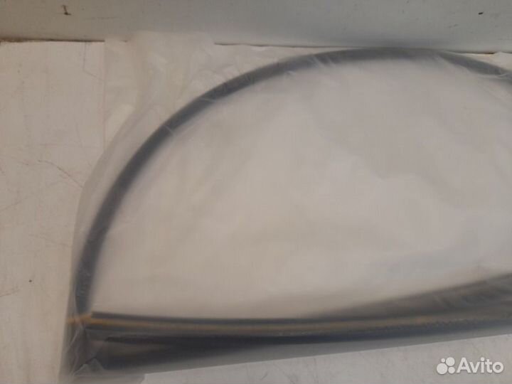 Молдинг лобового стекла передний Toyota Rav4 40