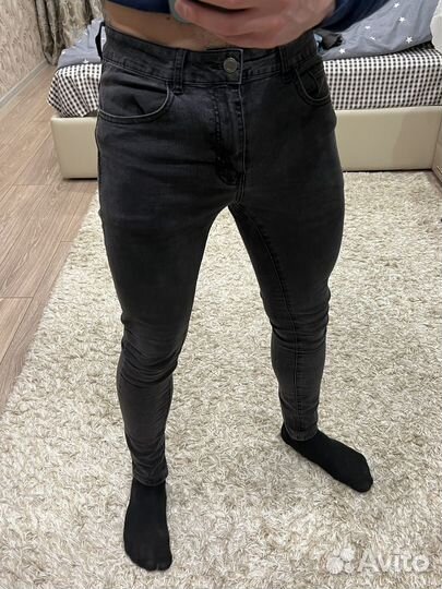 Джинсы зауженные Bershka