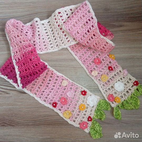Вязаный шарф ажурный с цветами ручная работа