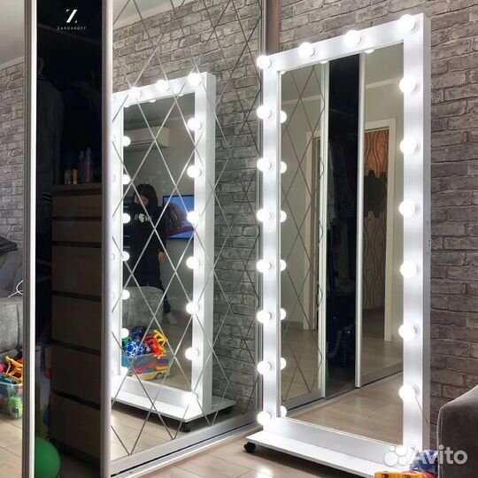 Гримерное зеркало с подсветкой
