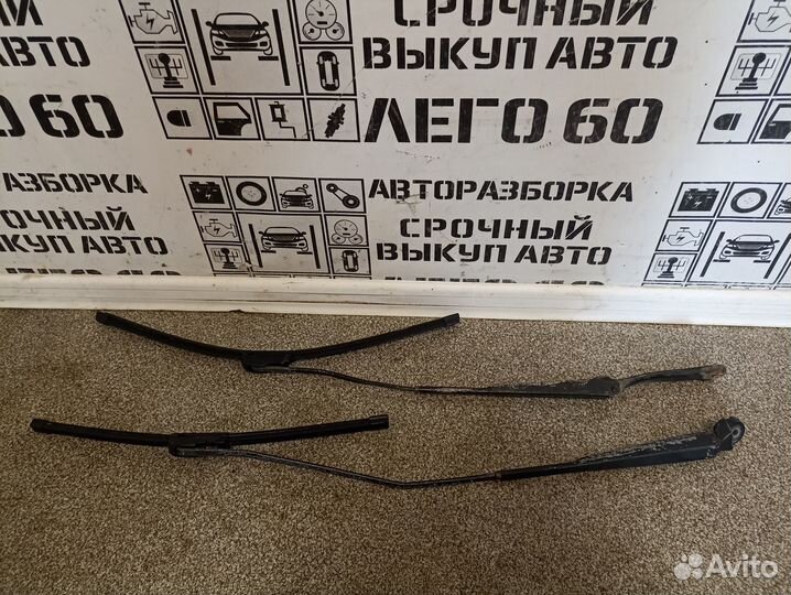 Поводок стеклоочистителя передний Renault Laguna 1