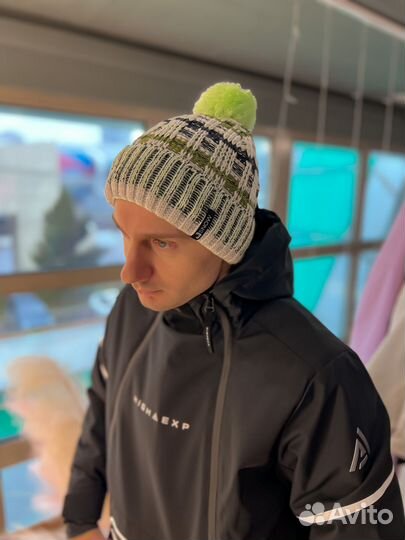 Шапка унисекс зимняя с помпоном вязанная зелен/бел