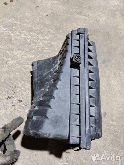 Корпус воздушного фильтра Opel Vectra B седан 1.6I