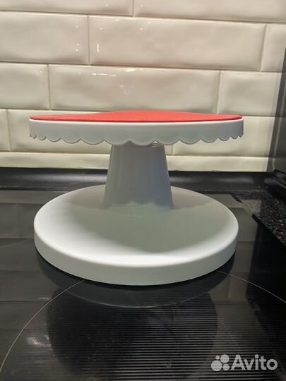 Тортовница на ножке