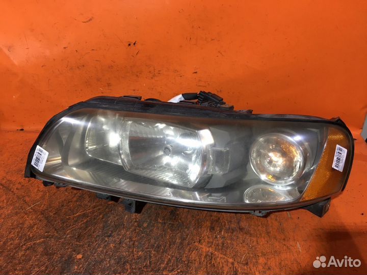 Фара левая/правая Volvo V70 SW ксенон