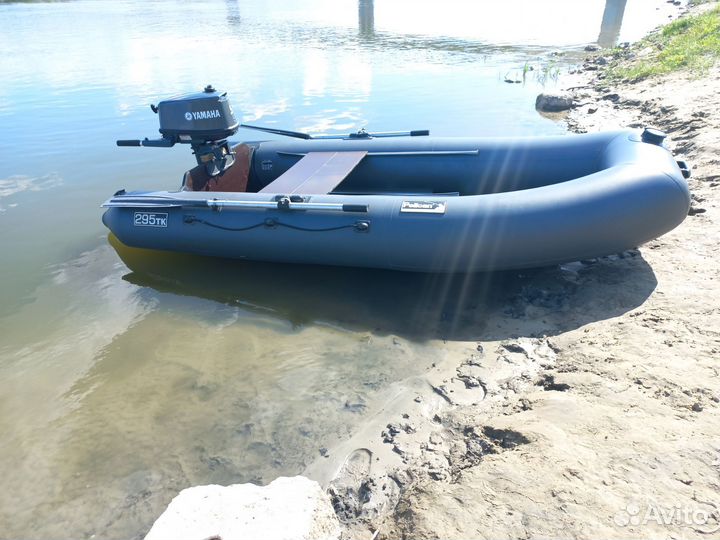 Лодка с мотором