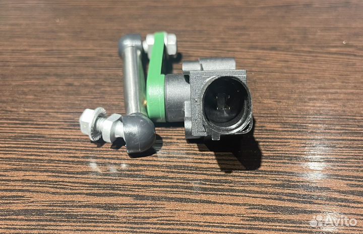 Датчик высоты зад 7P0616571