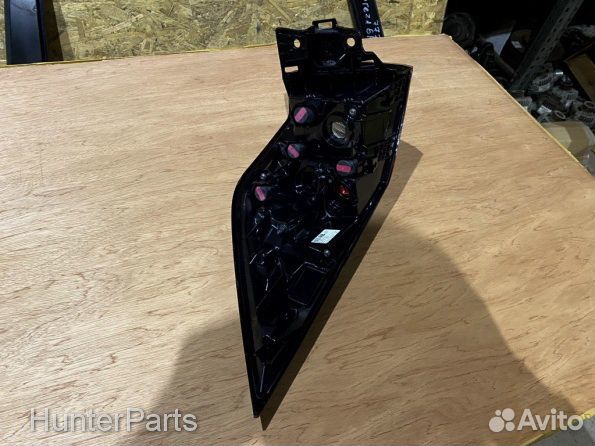 Фонарь задний правый в крыло Toyota RAV4 XA50