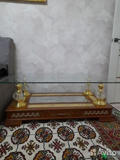 Журнальный стол стеклянный