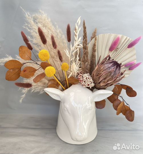 Букет из сухоцветов и стабилизированных цветов