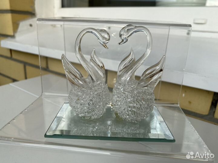 Фигурка лебеди стекло