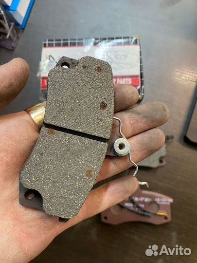 Колодки тормозные передние ваз 2110 с датчиком