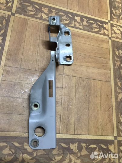 Петля капота правая nissan almera B10