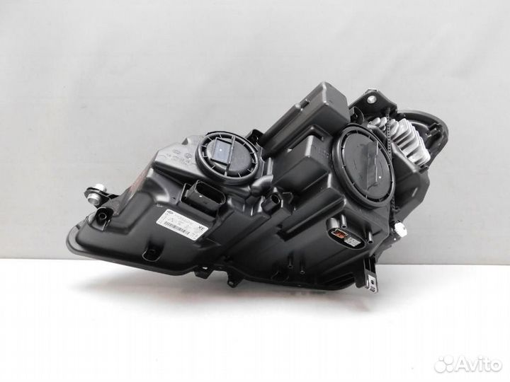 Фара правая Mercedes-Benz E-Class