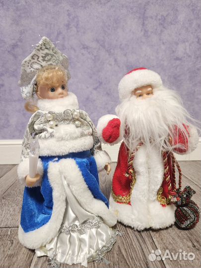 Дед мороз и снегурочка под елку