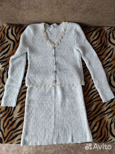 Трикотажный костюм с юбкой