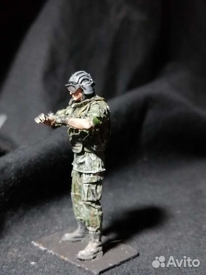 Фигурка из смолы 1/35 российский танкист