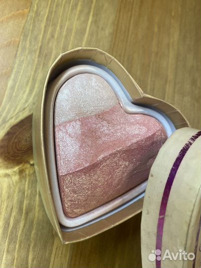 Хайлайтер Revolution Blushing Hearts