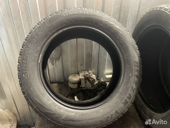 Bridgestone Blizzak DM-V1 215/55 R16