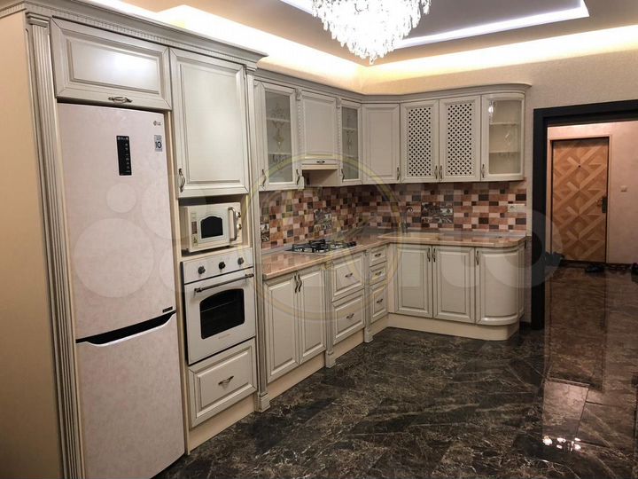 2-к. квартира, 84 м², 4/10 эт.