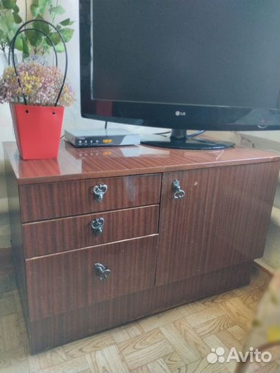 Тумба под телевизор