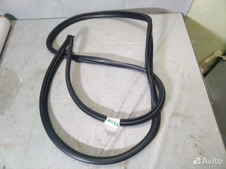 Уплотнитель кузова задней левой двери Rav 4 XA50