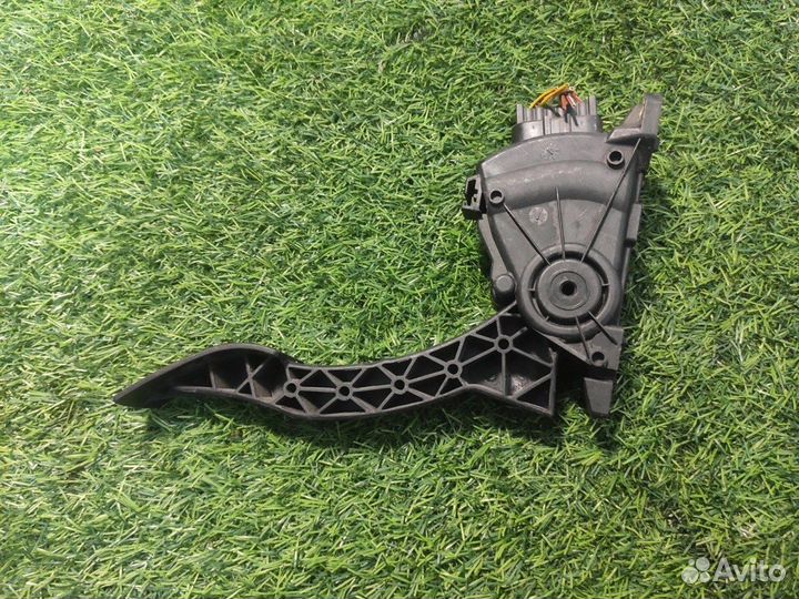 Педаль газа Ford Fusion 2000