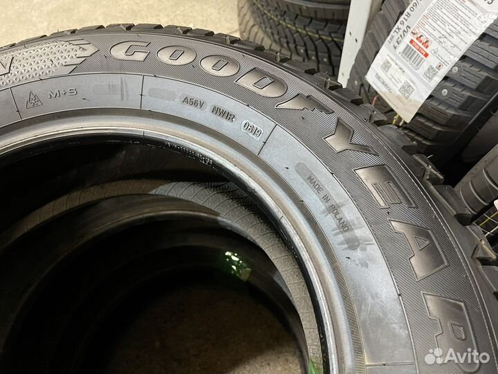 Goodyear Ultragrip 600 215/65 R16 98T