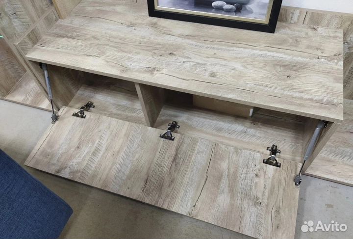 Тумба под телевизор 130х40,2х41,2 см