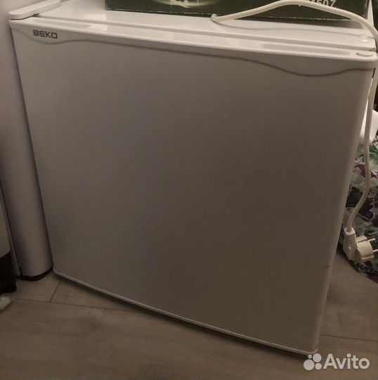 Холодильник маленький